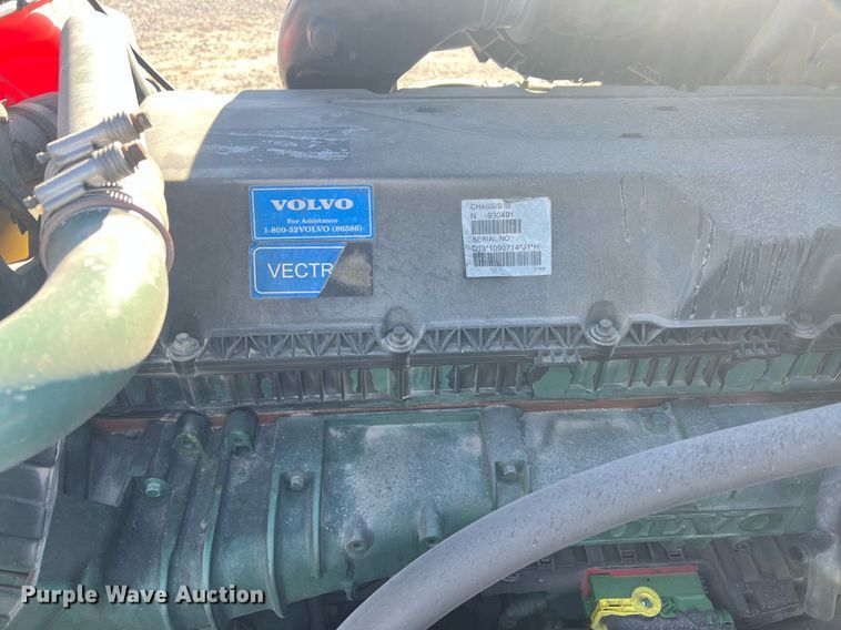 image for item OA9147 2015 Volvo  semi truck