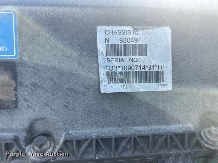 image for item OA9147 2015 Volvo  semi truck