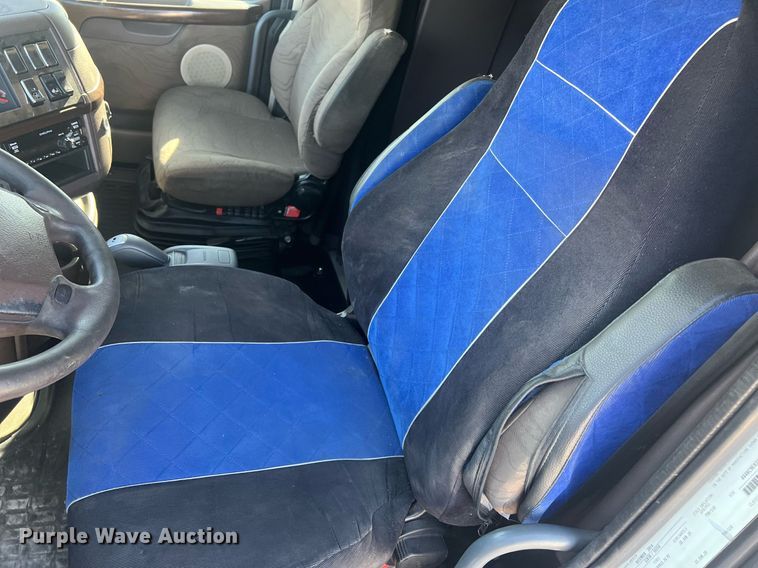 image for item OA9147 2015 Volvo  semi truck