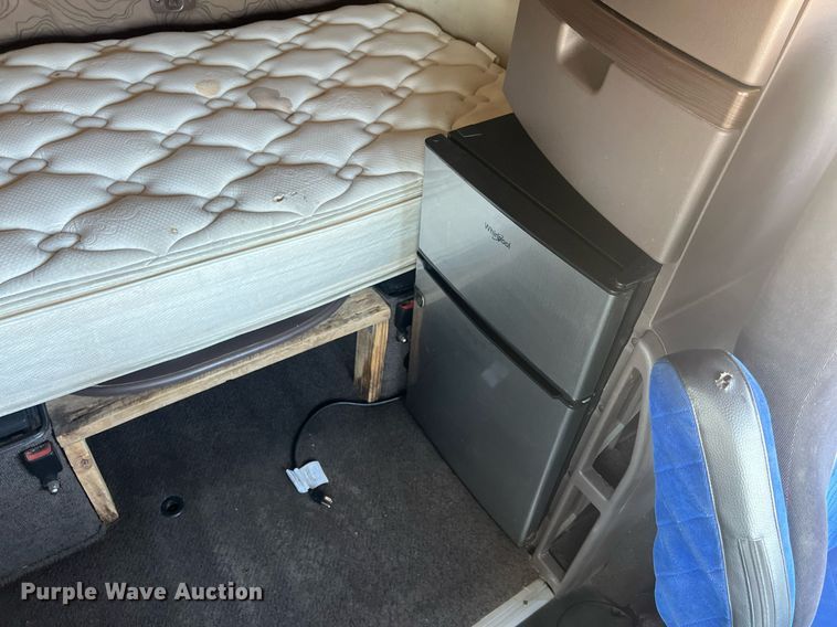 image for item OA9147 2015 Volvo  semi truck