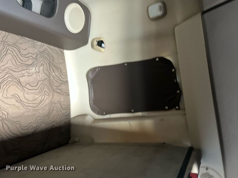 image for item OA9147 2015 Volvo  semi truck