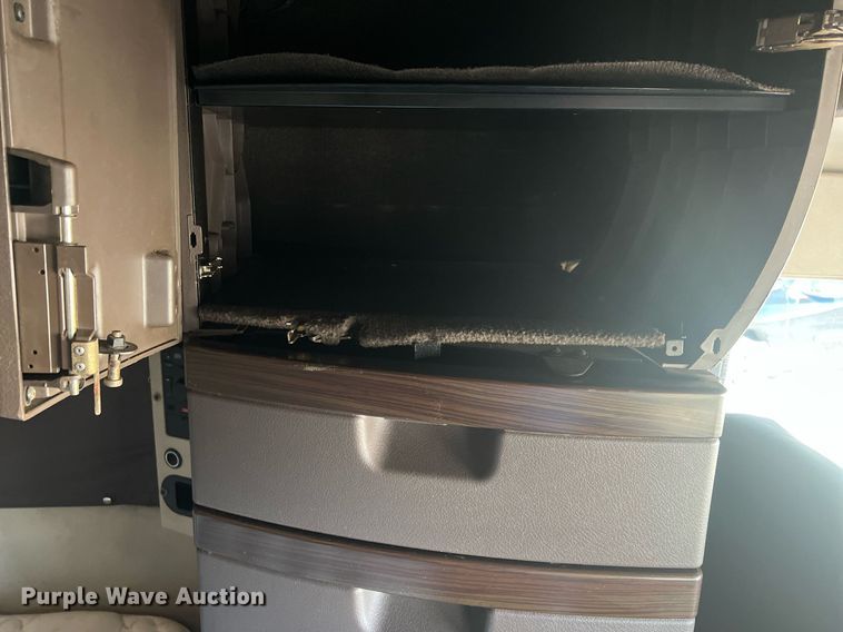 image for item OA9147 2015 Volvo  semi truck