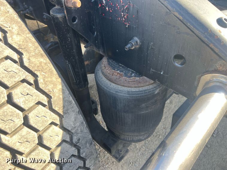 image for item OA9147 2015 Volvo  semi truck