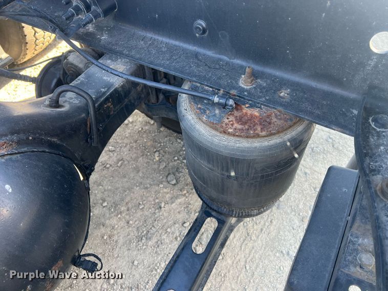 image for item OA9147 2015 Volvo  semi truck