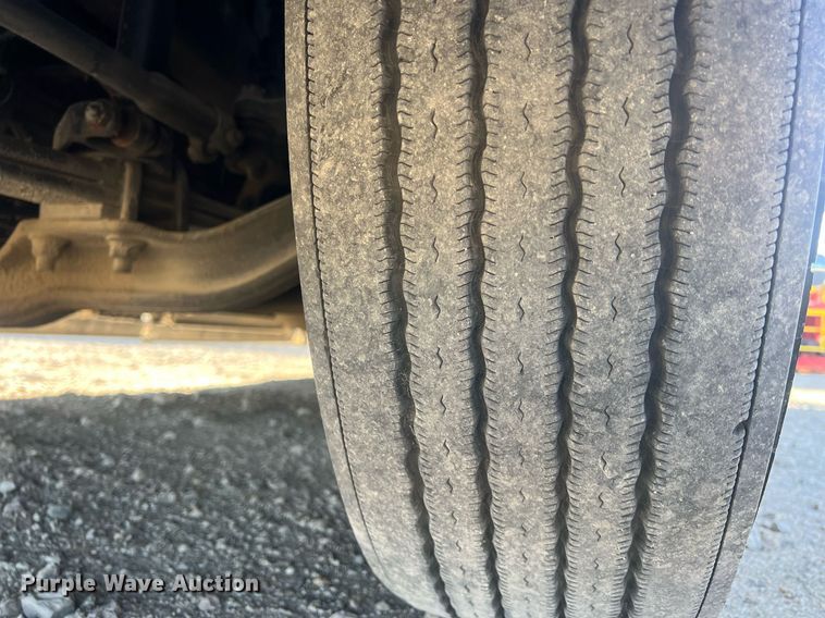 image for item OA9147 2015 Volvo  semi truck