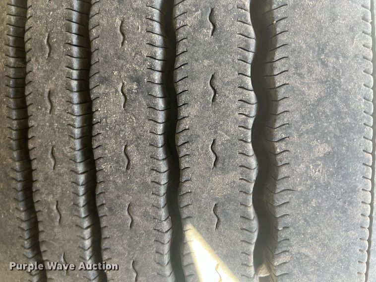 image for item OA9147 2015 Volvo  semi truck