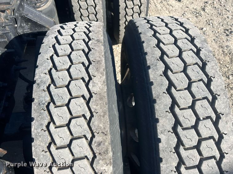 image for item OA9147 2015 Volvo  semi truck