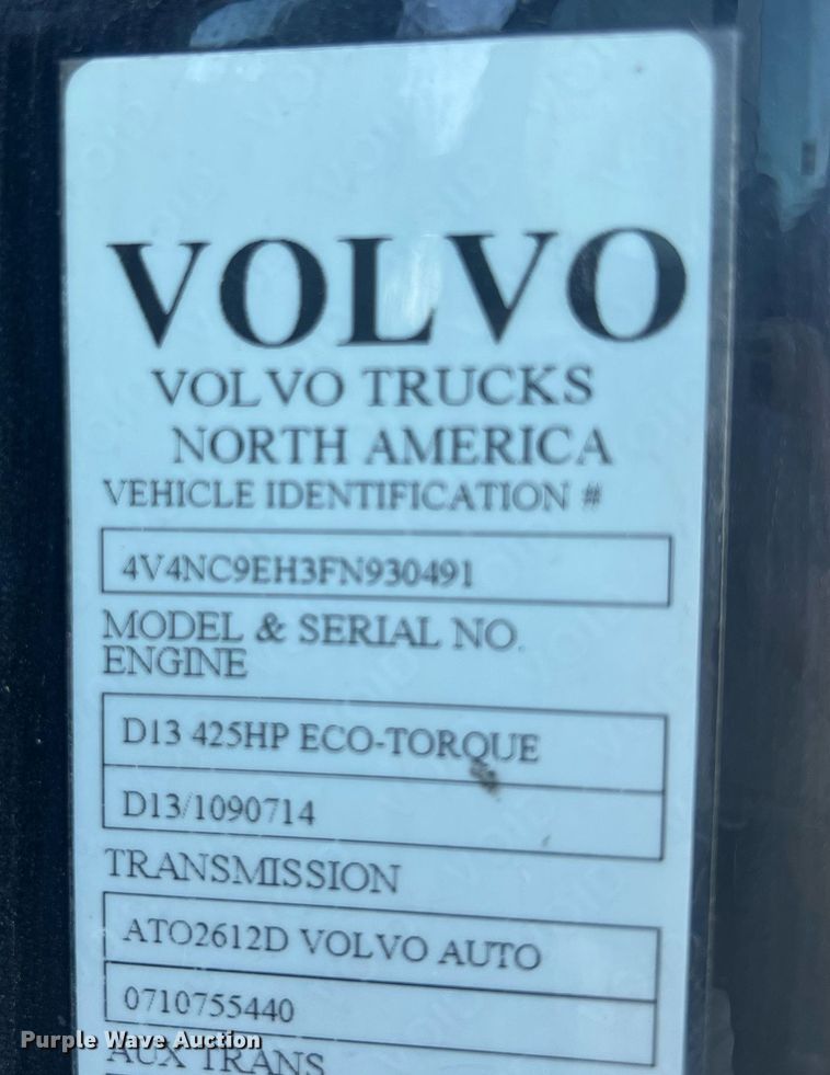 image for item OA9147 2015 Volvo  semi truck