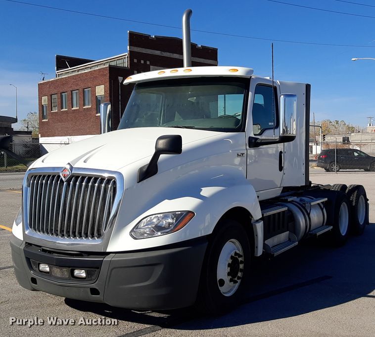 image for item OA9179 2018 International LT625  semi truck