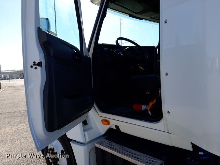 image for item OA9179 2018 International LT625  semi truck