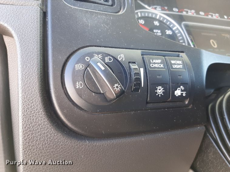 image for item OA9179 2018 International LT625  semi truck