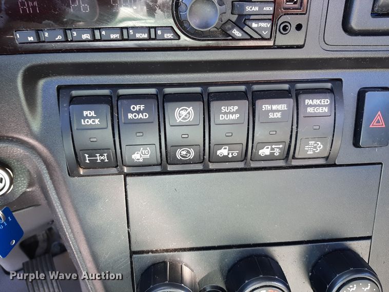 image for item OA9179 2018 International LT625  semi truck