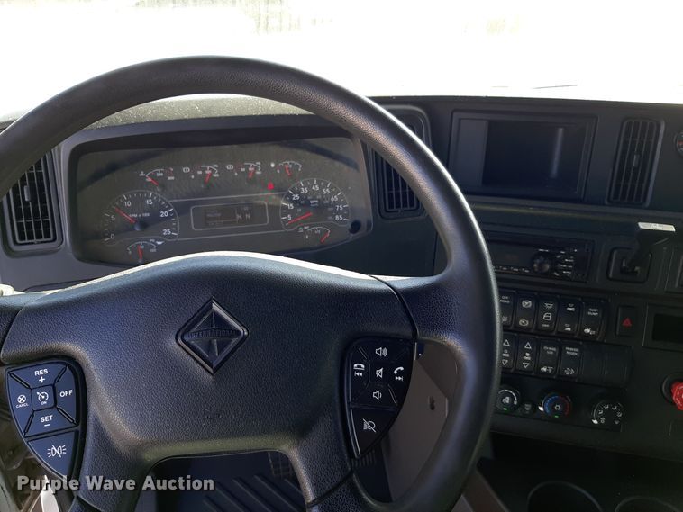 image for item OA9180 2018 International LT625  semi truck