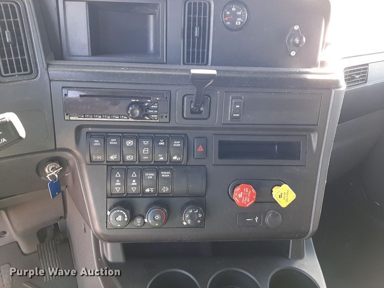 image for item OA9180 2018 International LT625  semi truck