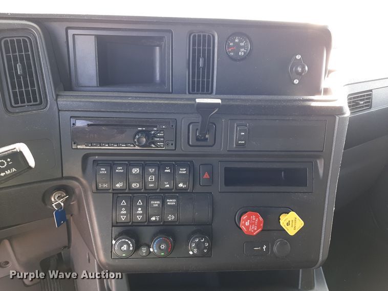 image for item OA9180 2018 International LT625  semi truck