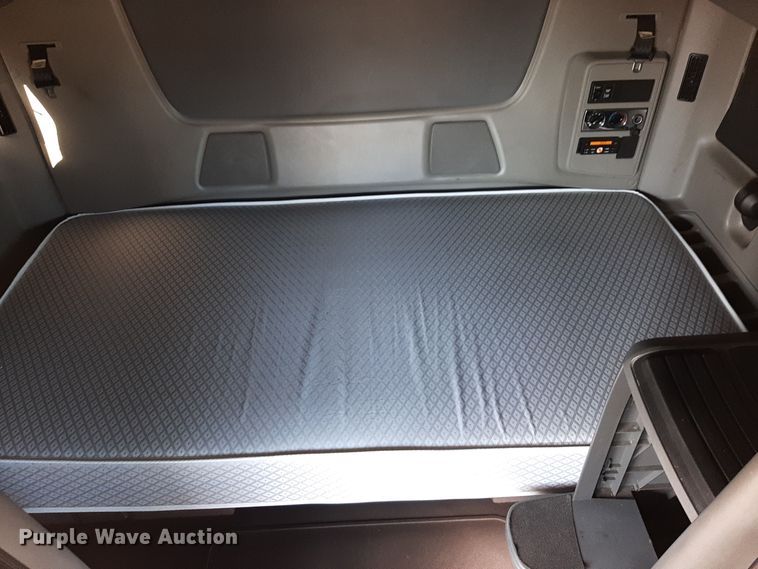 image for item OA9180 2018 International LT625  semi truck