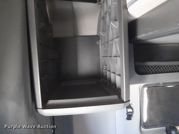 image for item OA9180 2018 International LT625  semi truck