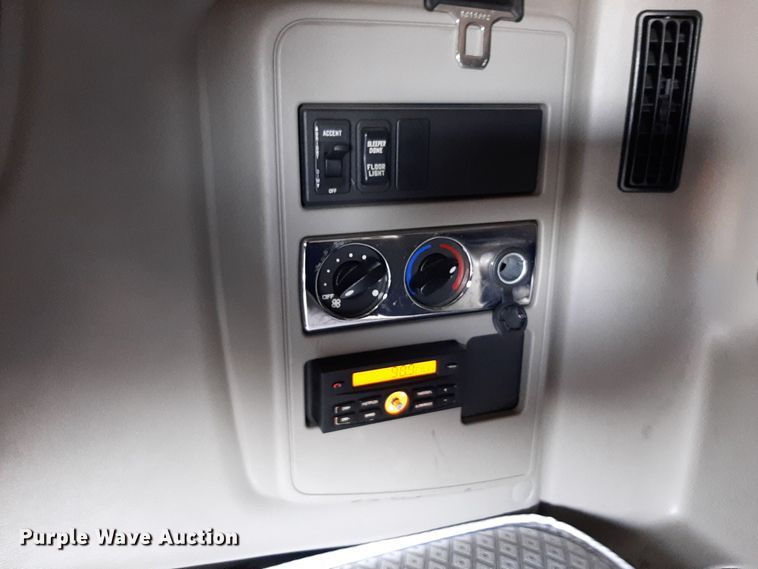 image for item OA9180 2018 International LT625  semi truck