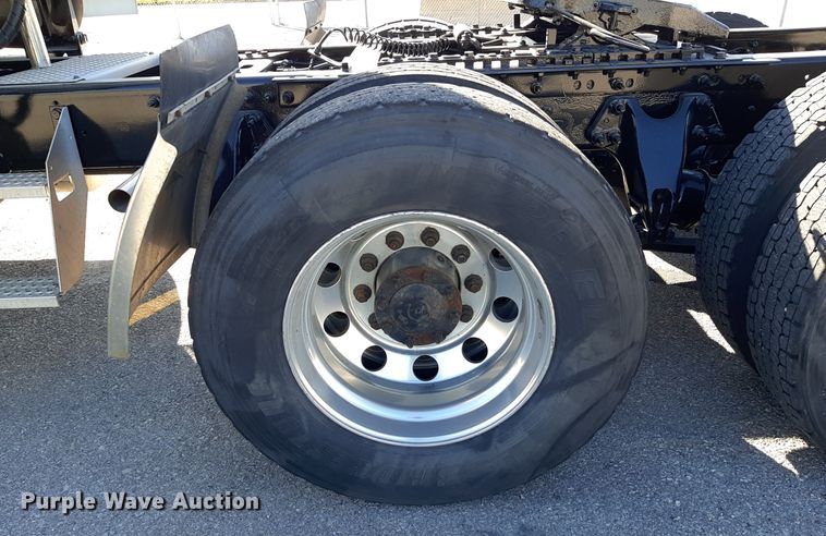 image for item OA9180 2018 International LT625  semi truck