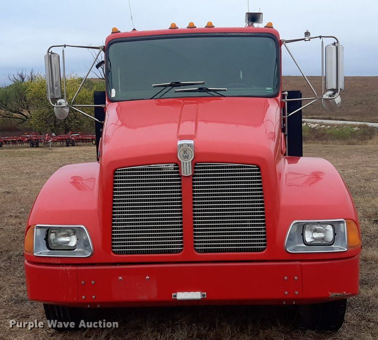 image for item OF9572 1997 Kenworth T300  utility / service truck