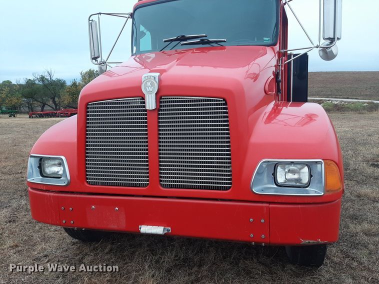 image for item OF9572 1997 Kenworth T300  utility / service truck