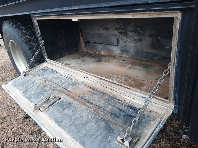 image for item OF9572 1997 Kenworth T300  utility / service truck