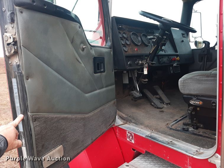 image for item OF9572 1997 Kenworth T300  utility / service truck