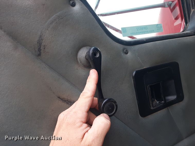 image for item OF9572 1997 Kenworth T300  utility / service truck