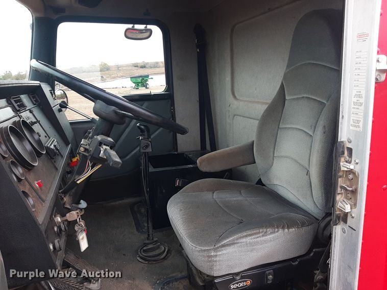 image for item OF9572 1997 Kenworth T300  utility / service truck