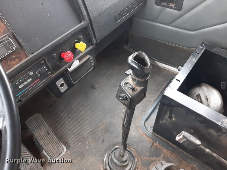 image for item OF9572 1997 Kenworth T300  utility / service truck