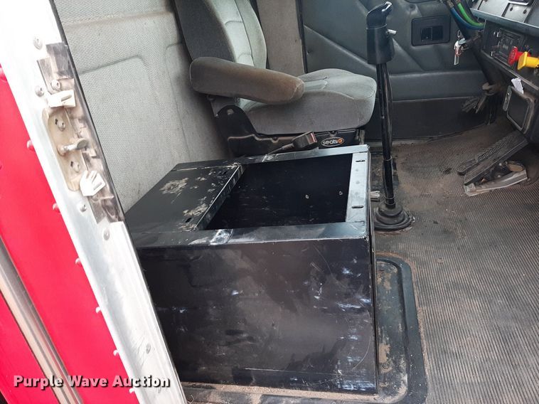 image for item OF9572 1997 Kenworth T300  utility / service truck