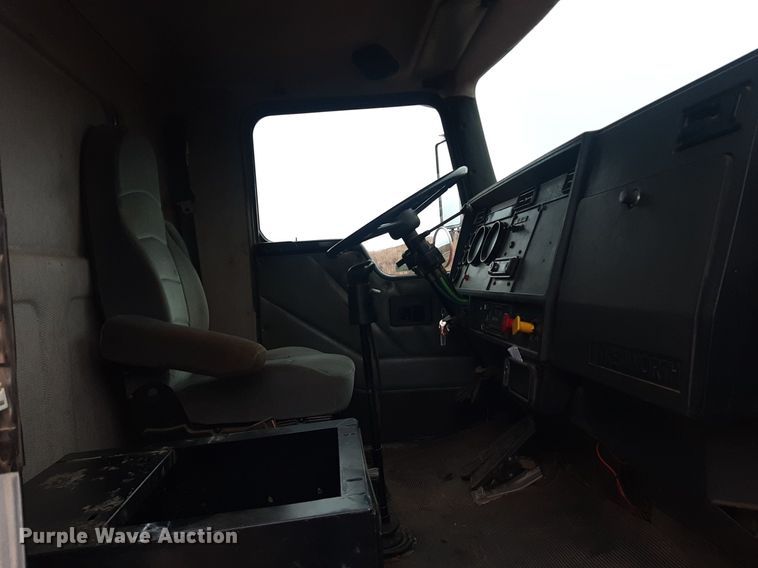 image for item OF9572 1997 Kenworth T300  utility / service truck