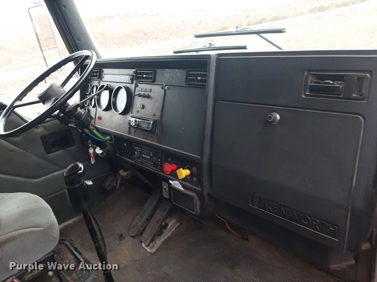 image for item OF9572 1997 Kenworth T300  utility / service truck