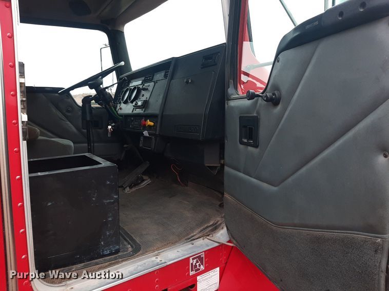 image for item OF9572 1997 Kenworth T300  utility / service truck