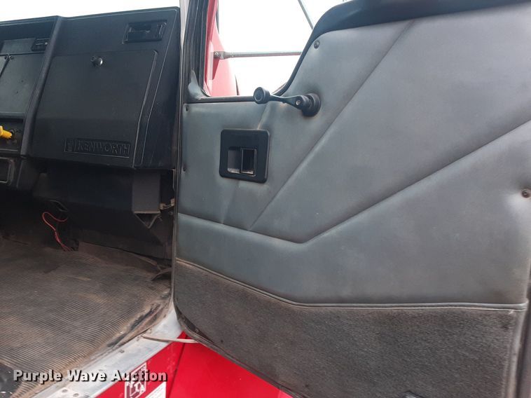 image for item OF9572 1997 Kenworth T300  utility / service truck