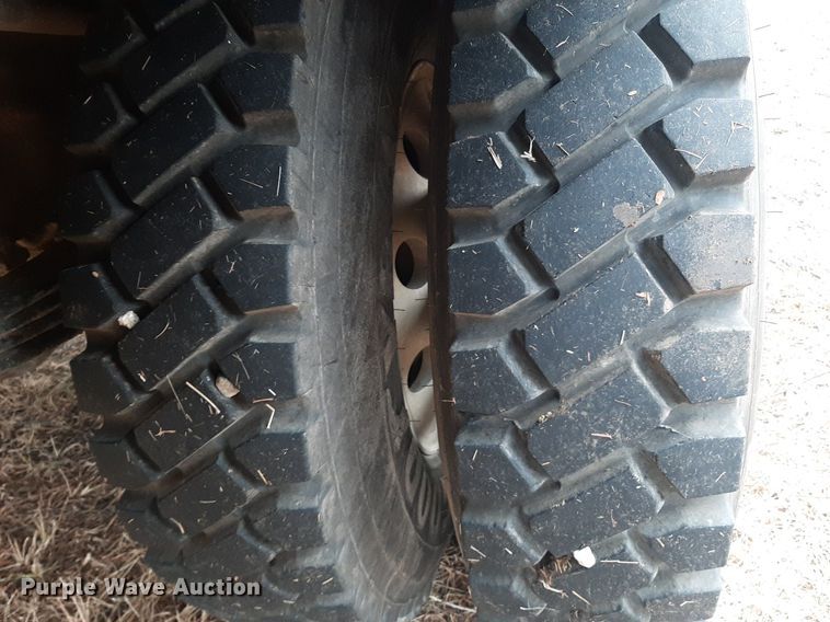 image for item OF9572 1997 Kenworth T300  utility / service truck