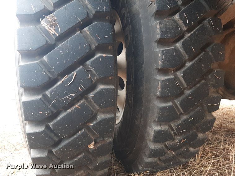 image for item OF9572 1997 Kenworth T300  utility / service truck