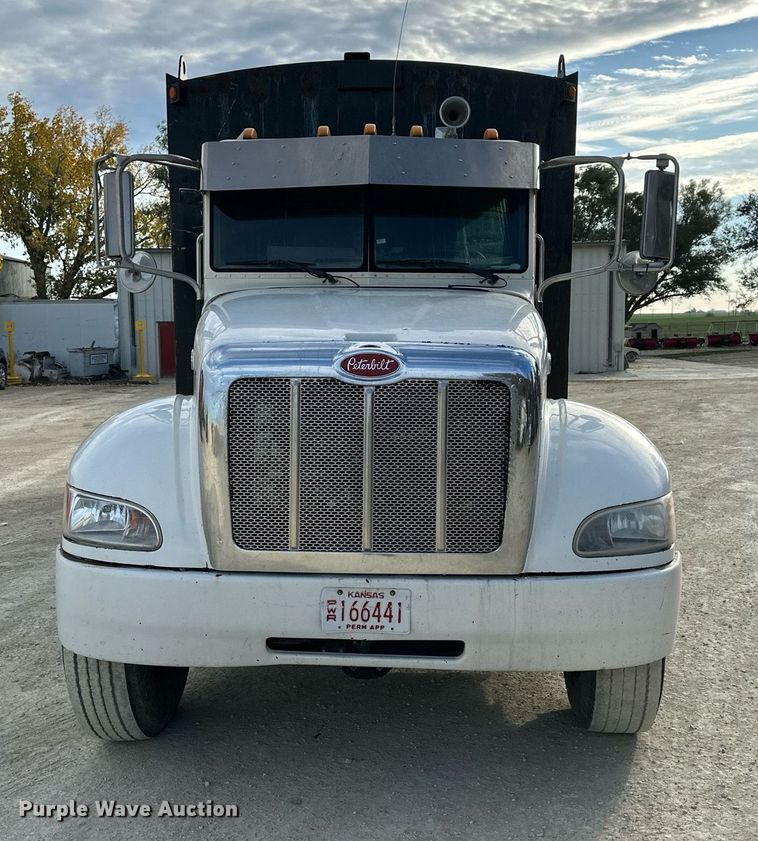 image for item OK9096 2006 Peterbilt 335  refuse truck