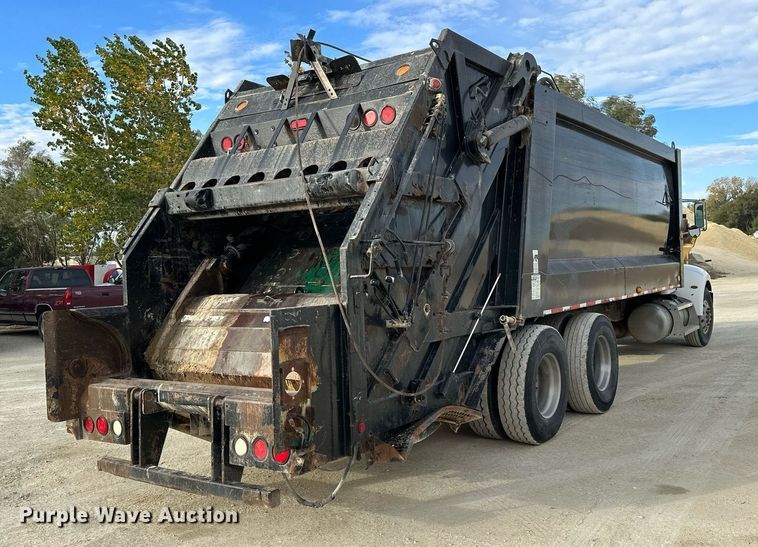 image for item OK9096 2006 Peterbilt 335  refuse truck