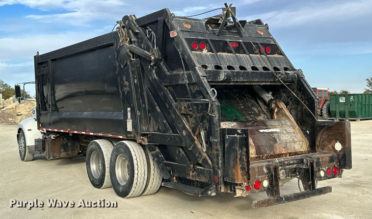 image for item OK9096 2006 Peterbilt 335  refuse truck