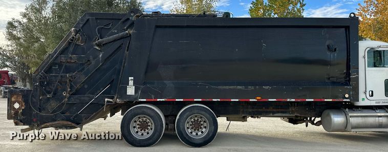 image for item OK9096 2006 Peterbilt 335  refuse truck