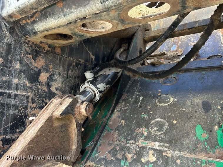 image for item OK9096 2006 Peterbilt 335  refuse truck