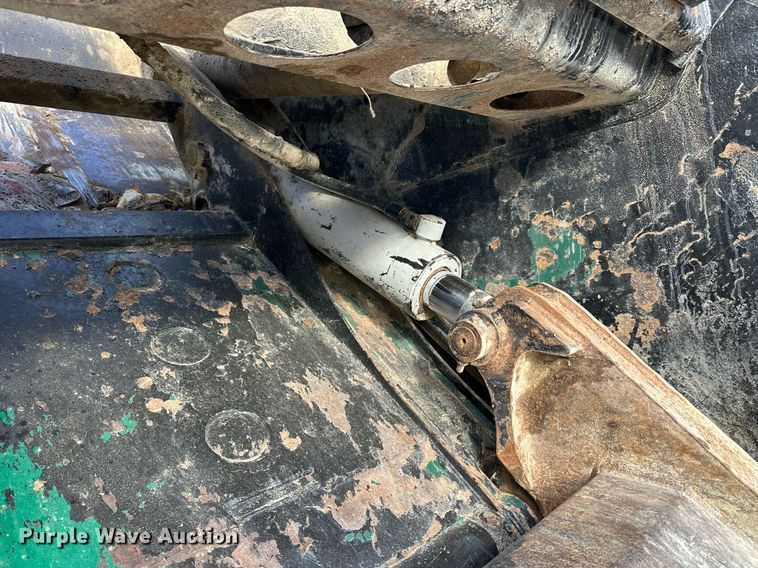 image for item OK9096 2006 Peterbilt 335  refuse truck