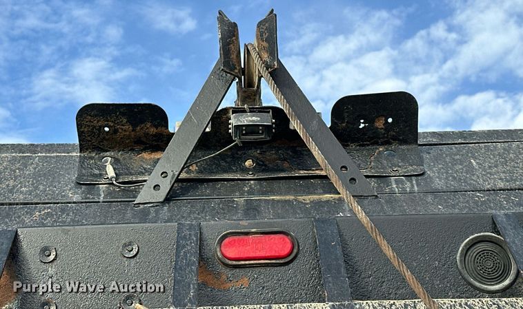 image for item OK9096 2006 Peterbilt 335  refuse truck