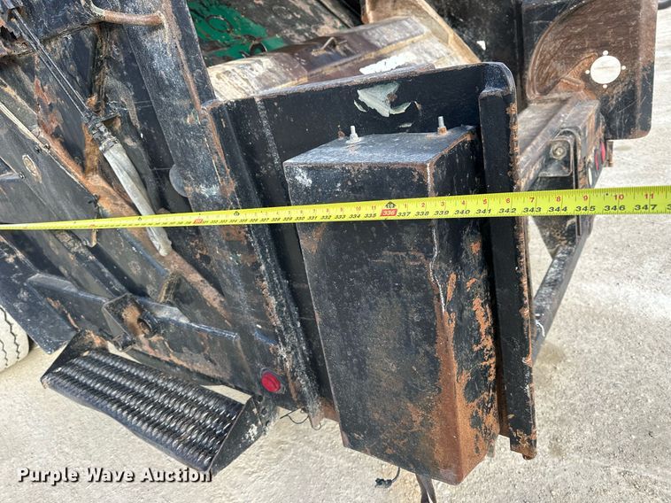 image for item OK9096 2006 Peterbilt 335  refuse truck