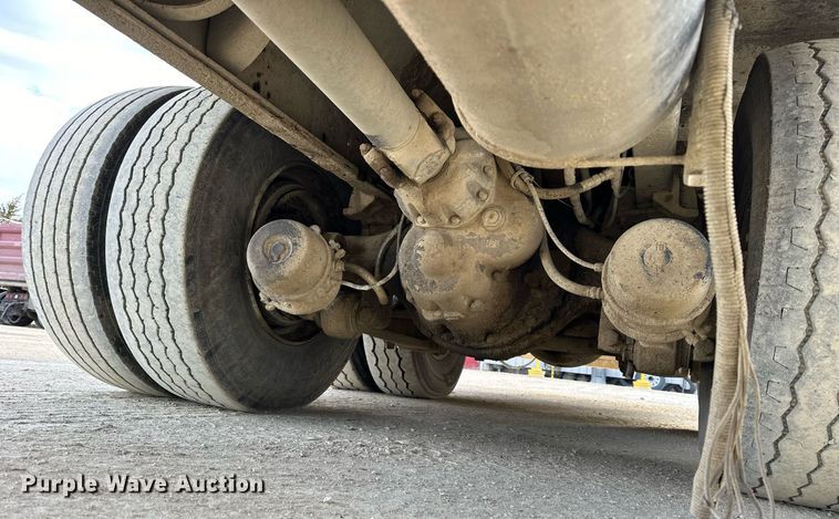 image for item OK9096 2006 Peterbilt 335  refuse truck