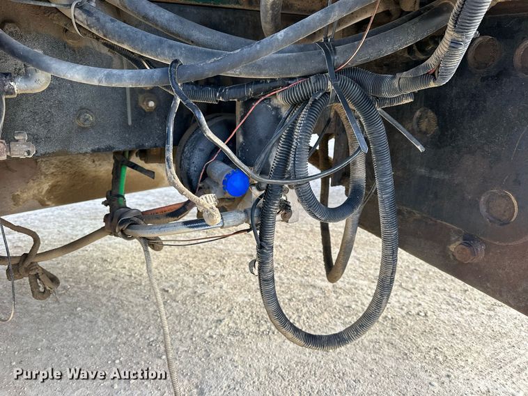 image for item OK9096 2006 Peterbilt 335  refuse truck