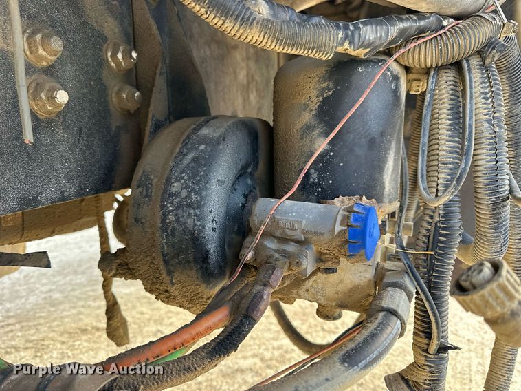 image for item OK9096 2006 Peterbilt 335  refuse truck