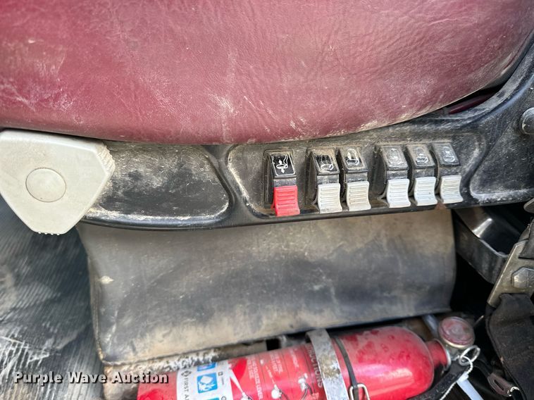 image for item OK9096 2006 Peterbilt 335  refuse truck