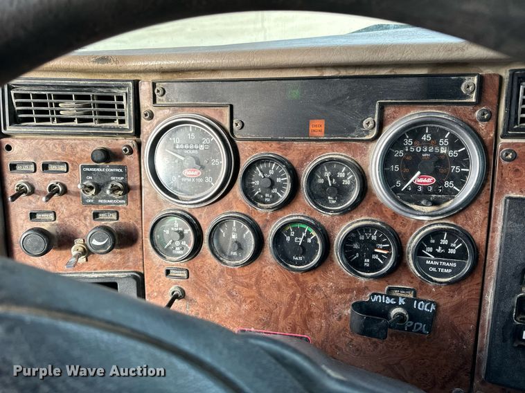 image for item OK9096 2006 Peterbilt 335  refuse truck